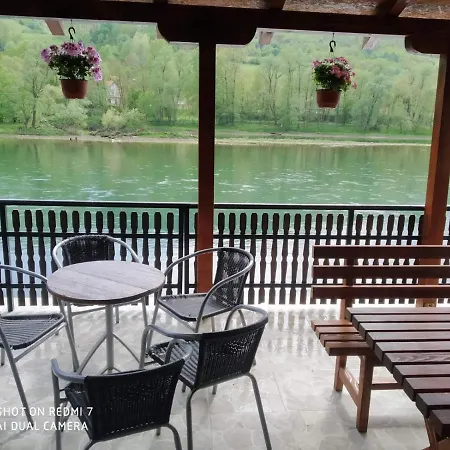 Vikendica Odmor Na Drini Ljubovija